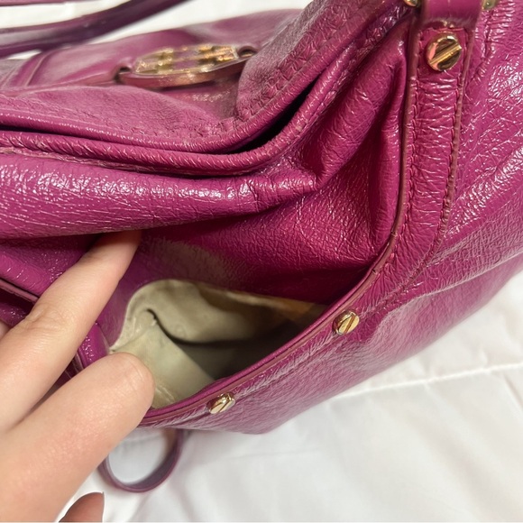 Tory Burch Large Amanda Classic Patent Leather Fuchsia Colored Hobo - Picture 7 of 16